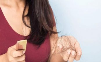 Hair Loss in Women - 3 Causes and 4 Natural Remedies